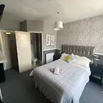 Bed & Breakfast The Queens 3*